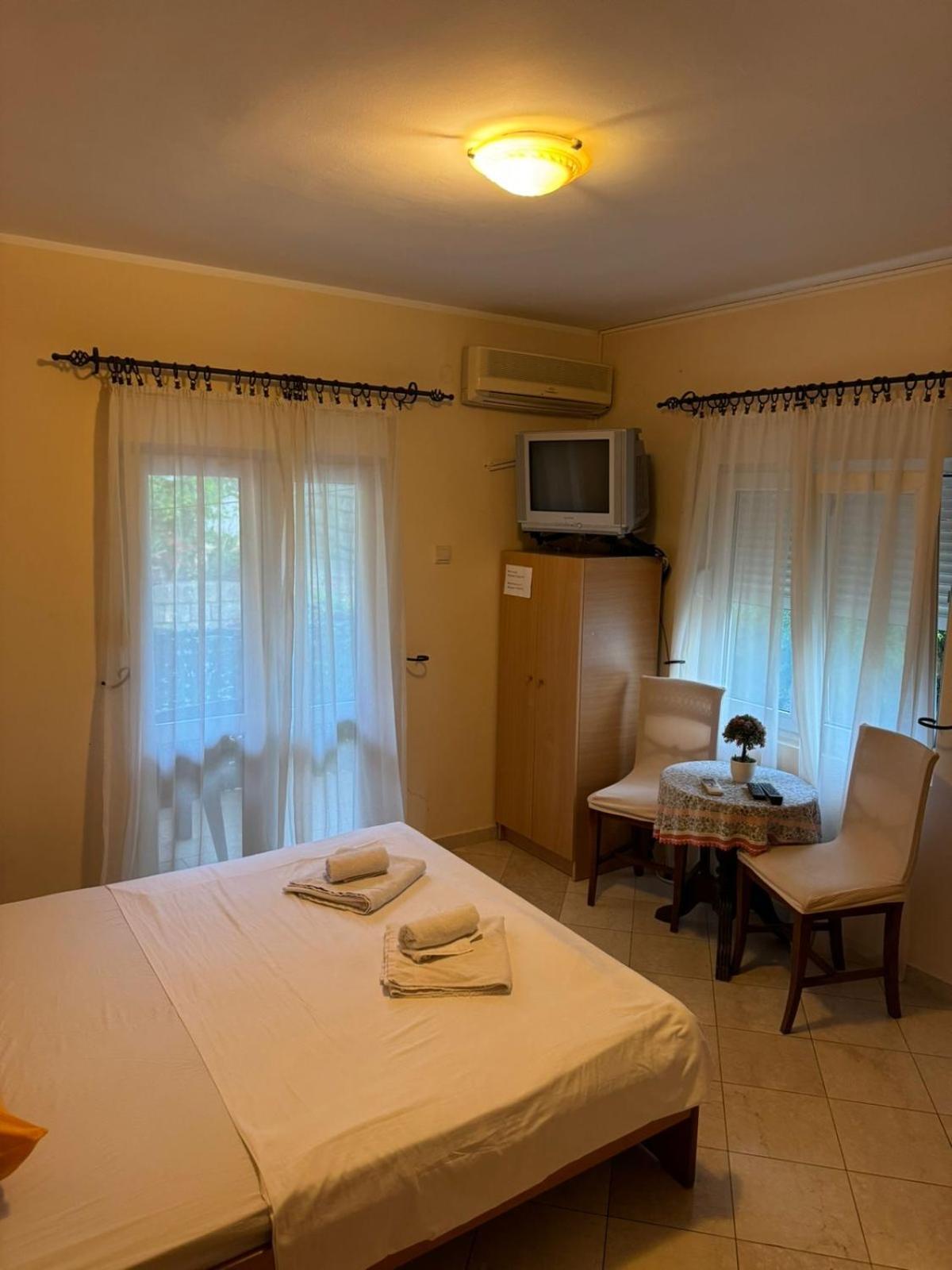 Studio On The Coast, With A View Of The Sunrise,Free We-Fi Kotor Exterior foto
